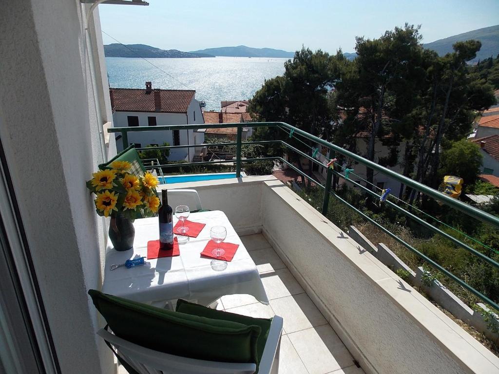 Apartments Villa Goja Трогир Екстериор снимка
